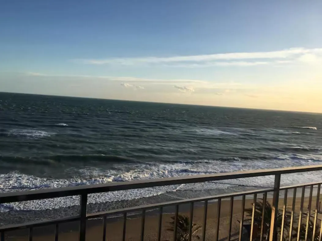 Beachfront 3-Bedroom Apartment Calafell