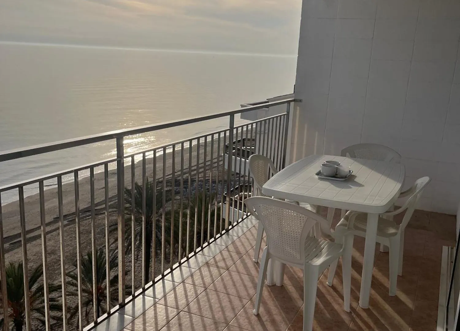Beachfront 3-Bedroom Apartment Calafell 0*,