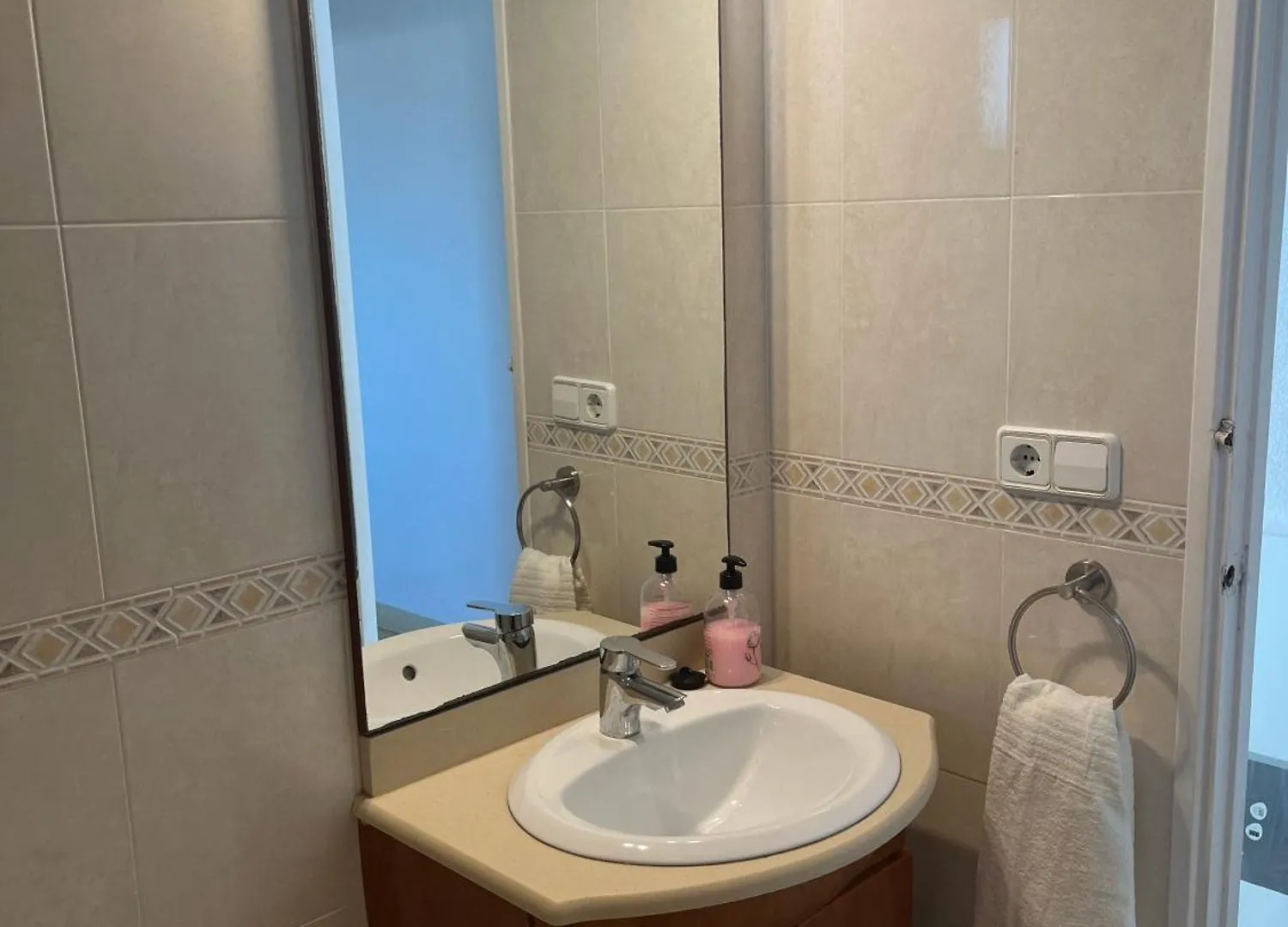 Beachfront 3-Bedroom Apartment Calafell 0*,
